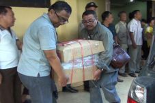 Dikawal Polisi, Soal...