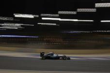 Hamilton Raih Pole Position,...