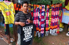 Berkah Final, Pedagang...