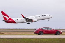 Mobil Listrik Tesla...