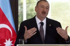 Azerbaijan Siap Perbarui...