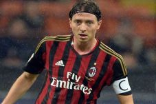 Langganan Sial, Milan...