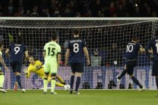 2 Gol di Markas PSG,...