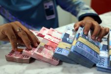 Rupiah Akhir Pekan Diproyeksi...