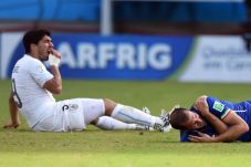 Luis Suarez Memang Sakit...