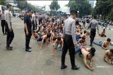 Distop Polisi, Jakmania...