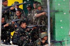 Militer Filipina Bersumpah...