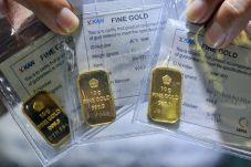 Harga Emas Antam Turun...
