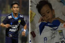 Taufiq Beri Jersey Nomor...