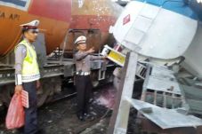 Terobos Palang Pintu,...