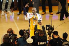 Kobe Bryant Cetak Poin...