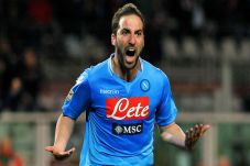 Napoli Persilakan Gonzalo...