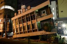 Jepang Dihajar Gempa...