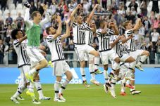 Benamkan Palermo, Juventus...