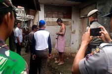 Kosan Dirazia, Pemilik...
