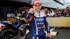 RESMI : Jorge Lorenzo...