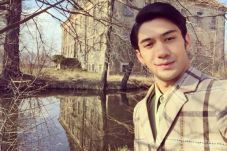 Reza Rahadian Mulai...