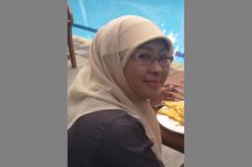 Naniek Widyaningrum,...