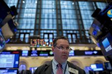 Dow Jones Tembus 18.000...