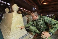 Pangkostrad Minta Dansat...