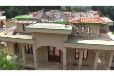 Kubah Masjid Ini Ambruk,...