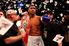 Anthony Joshua Pertahankan...