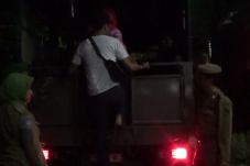 Delapan Pasangan Mesum...