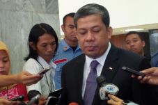 Fahri Hamzah Merasa...