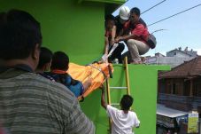 Tersengat Listrik, Prasetyo...