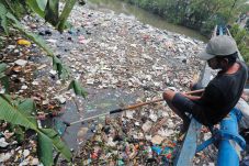 Volume Sampah Banyak,...
