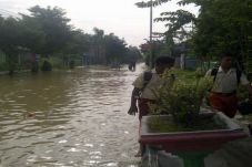 Banjir Sampang Meluas,...