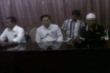 Polisi Berusaha Kumpulkan...