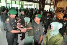 7 Perwira Kodam IV/Diponegoro...