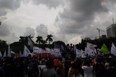 Diselimuti Awan Tebal,...
