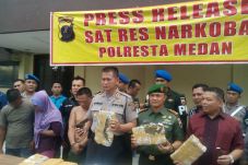 Ditangkap karena Kawal...