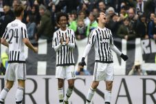 Simone Zaza Lengkapi...