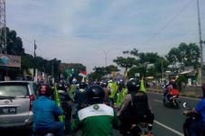 Ribuan Buruh Konvoi...
