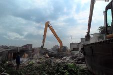 Digusur, Anas: Sertifikat...
