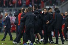 Muenchen Menang, Atletico...