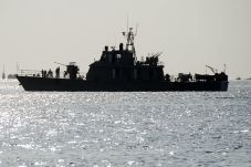 Iran Ancam Tutup Selat...