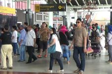 Akhiri Liburan, Penumpang...