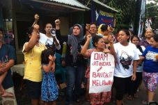 Penggusuran Kerahkan...
