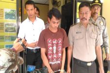 Usai Bunuh Anak Kandung,...