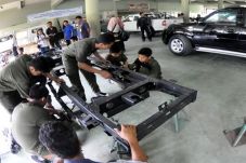 Mobil Esemka Tak Bisa...