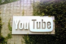 Di 2017 YouTube Sudah...