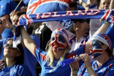 Rakyat Islandia Diminta...