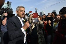 Sadiq Khan Prediksi...