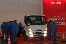 Isuzu Luncurkan Truk...