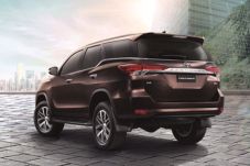 Meski Pasar Lesu, SUV...