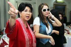 Titiek Puspa Nangis...